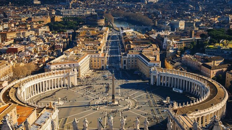 Vatikan San Pietro Kilisesi’ne Movicon.NExT ile yenilikçi aydınlatma