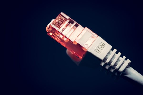 Endüstriyel Bilgisayarlar ve Power over Ethernet (PoE) Entegrasyonu: Endüstri 4.0'un Temel Taşlarından Birisi